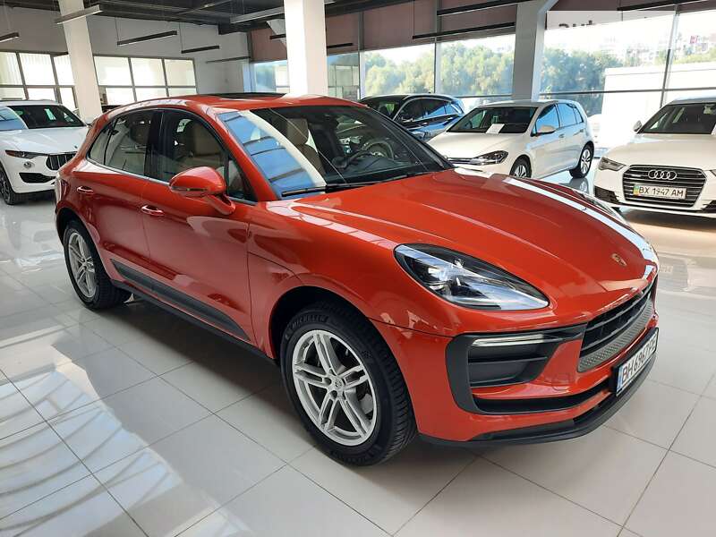 2021 porsche macan r4