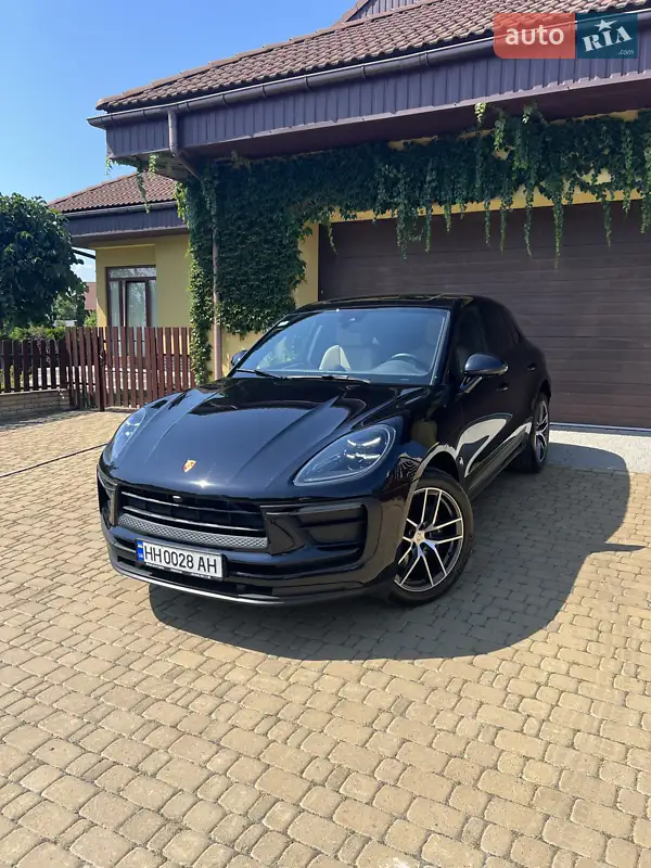 2021 porsche macan r4