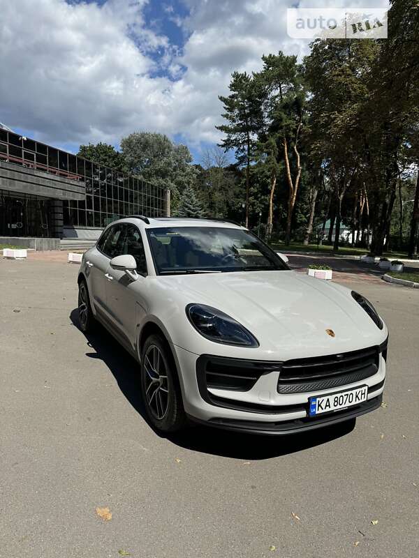 2023 porsche macan r4