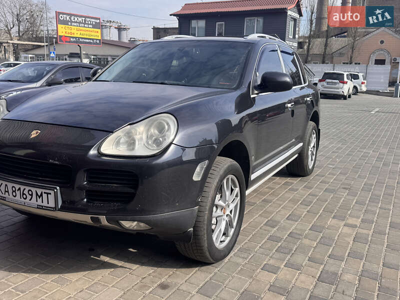 2005 porsche cayenne