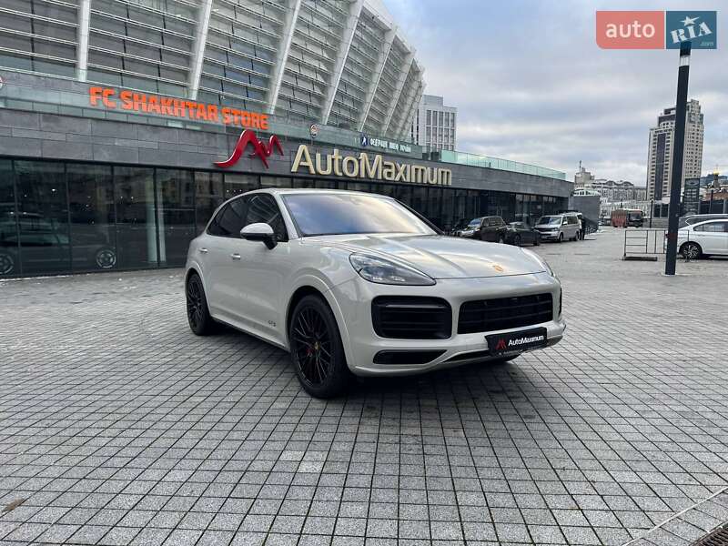 2022 porsche cayenne