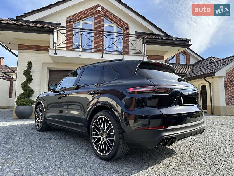2022 porsche cayenne
