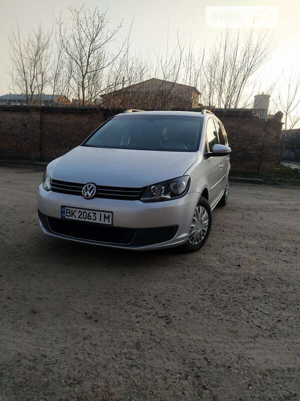 2011 volkswagen touran