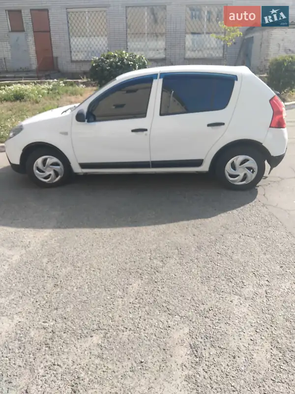 2012 renault sandero