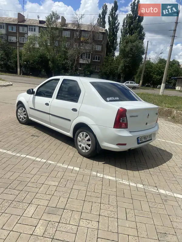 2011 renault logan