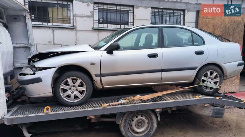 2001 mitsubishi carisma