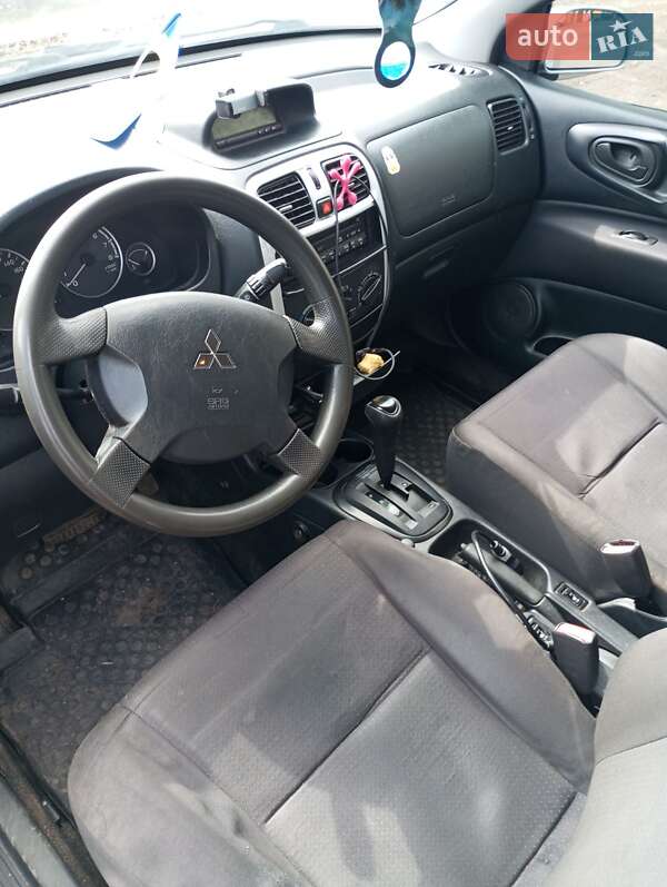2004 mitsubishi speace star