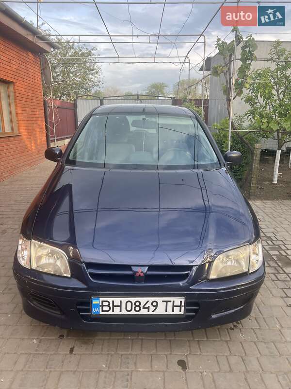 2000 mitsubishi space star