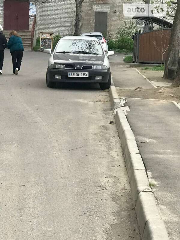 2003 mitsubishi carisma
