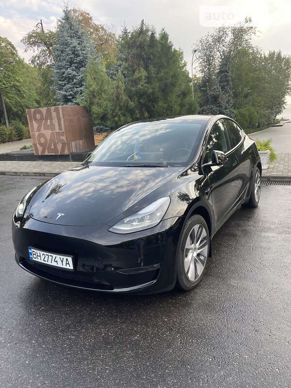 2022 tesla model y