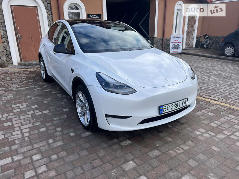 2022 tesla model y