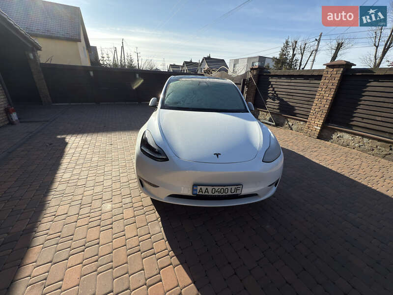 2022 tesla model y