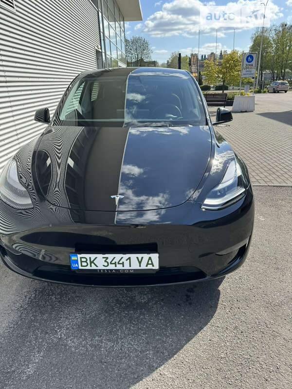 2023 tesla model y