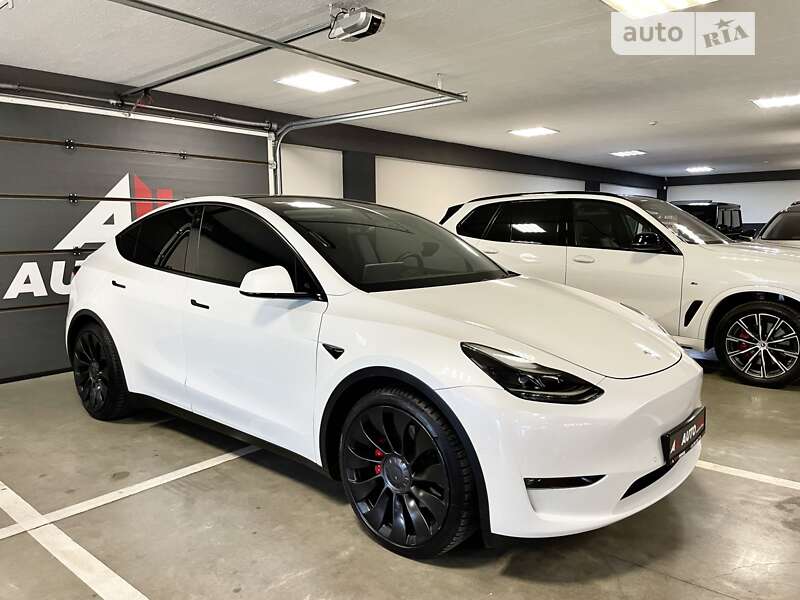 2022 tesla model y