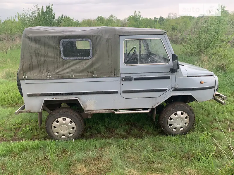 1990 luaz 969m