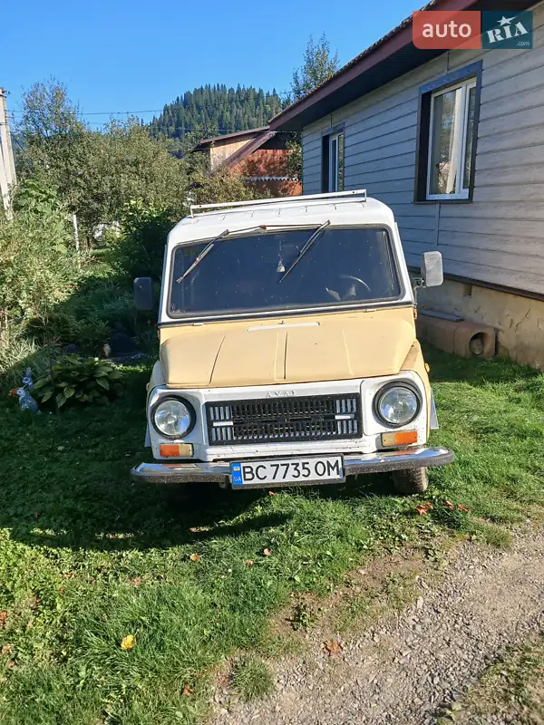 1990 luaz 969m