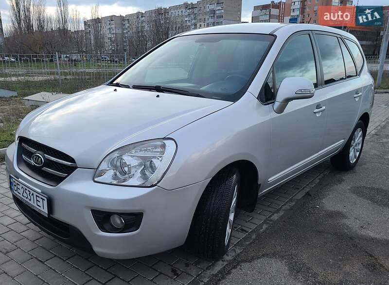2010 kia carens