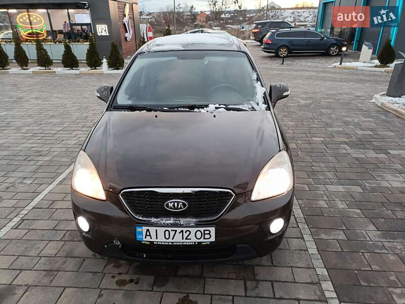 2011 kia carens