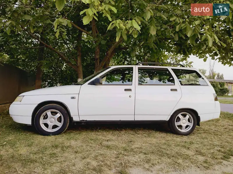 2011 lada 211120