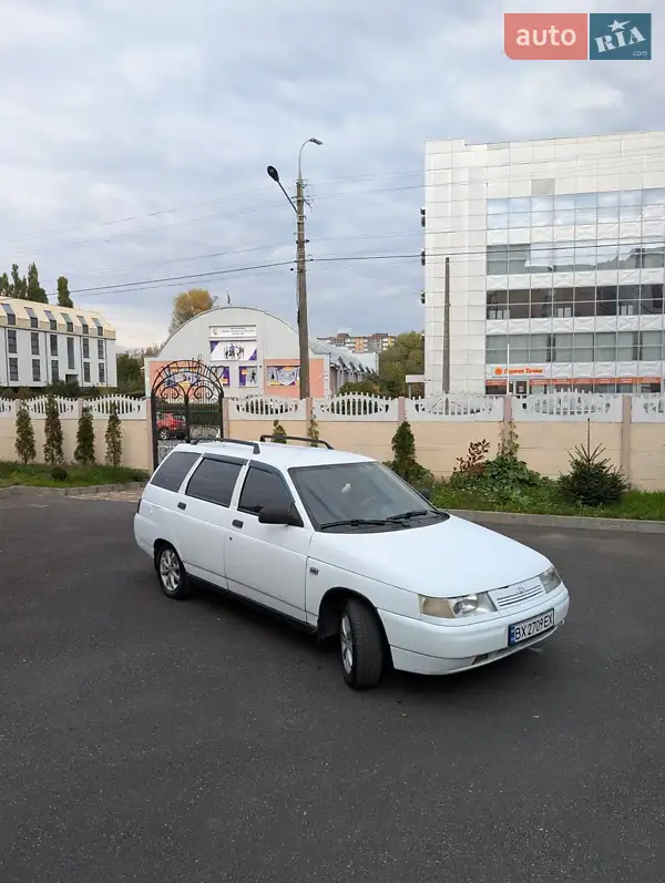2011 lada 211120