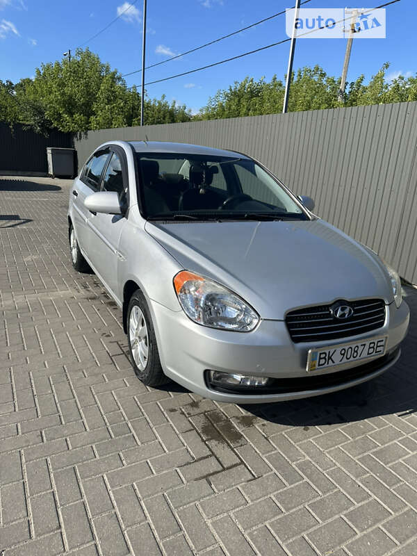 2008 hyundai accent