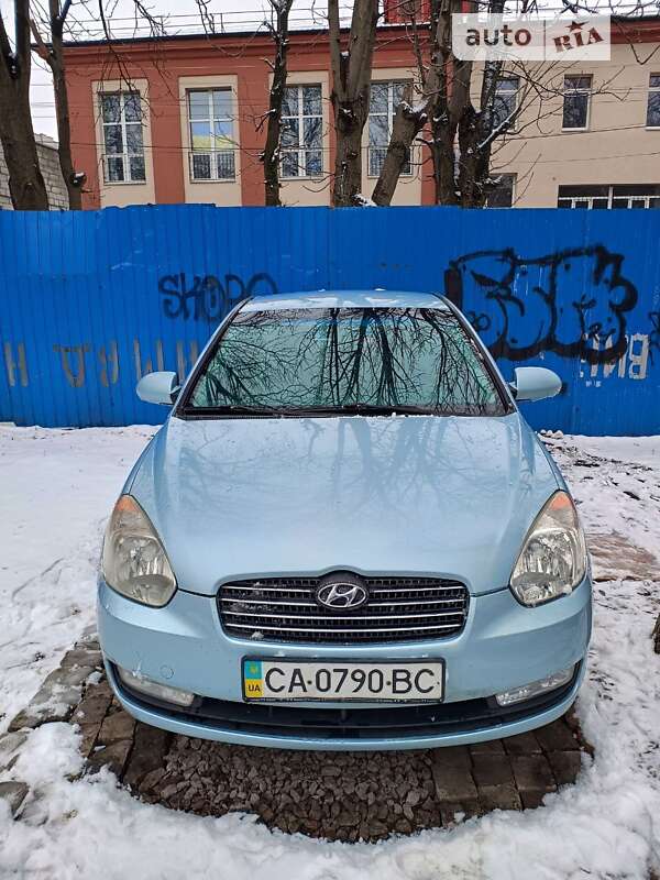 2010 hyundai accent