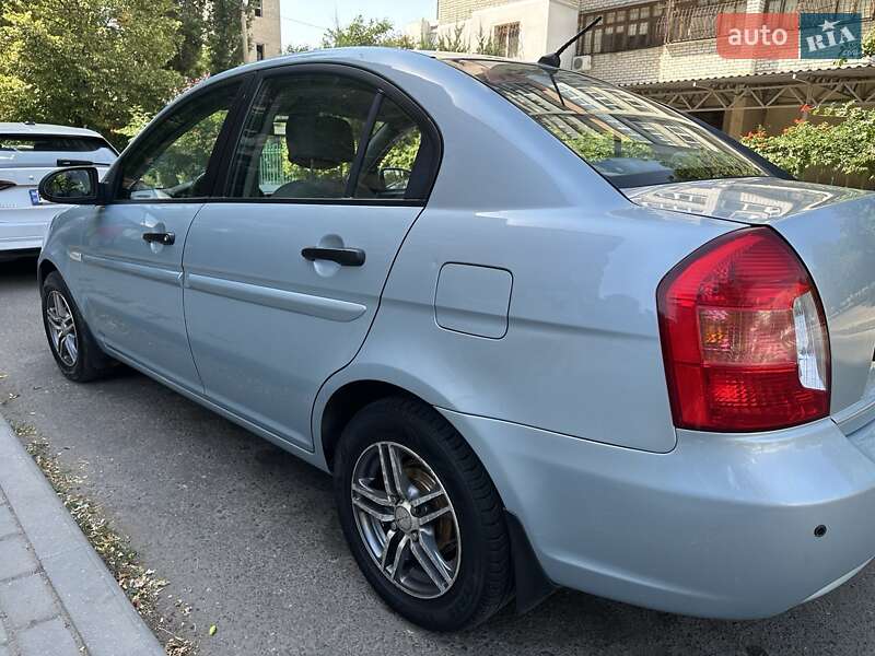 2008 hyundai accent
