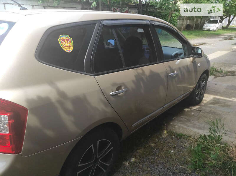 2008 kia carens