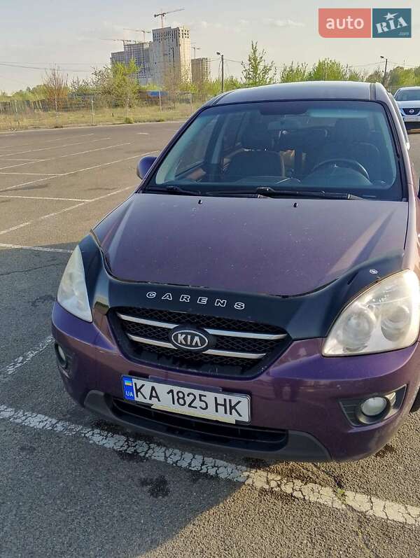 2008 kia carens