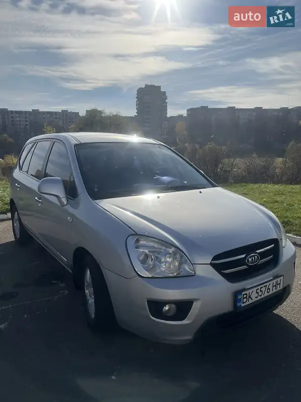2008 kia carens