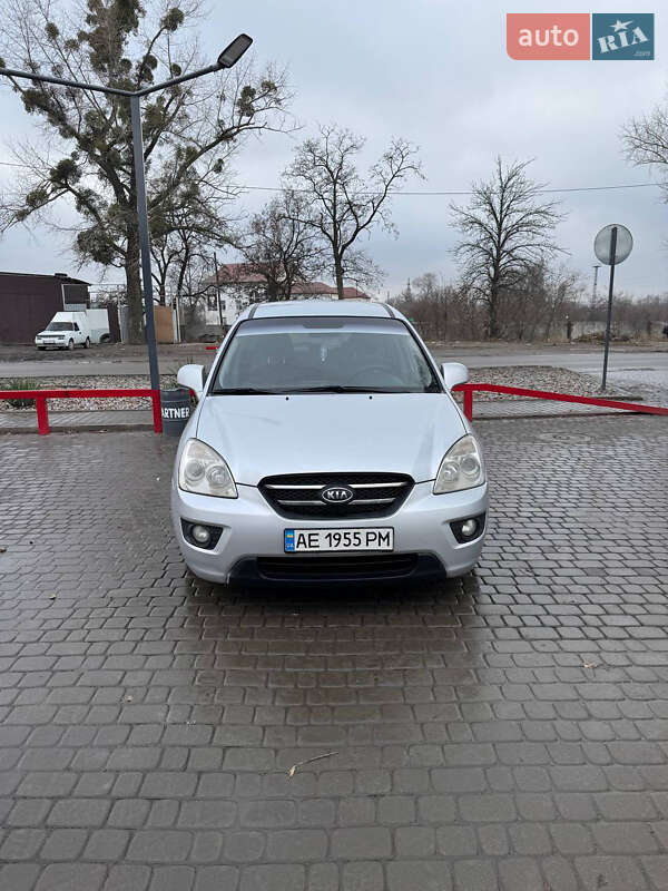 2008 kia carens