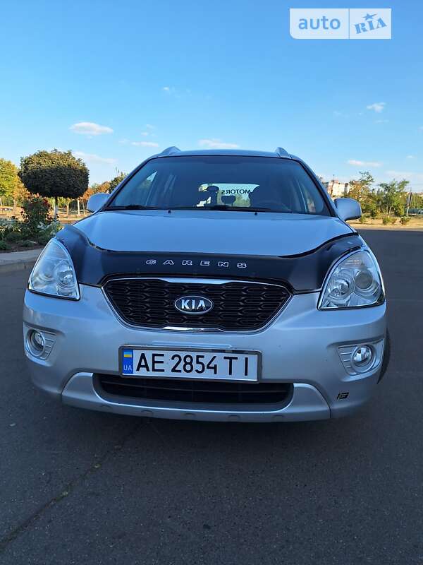 2008 kia carens