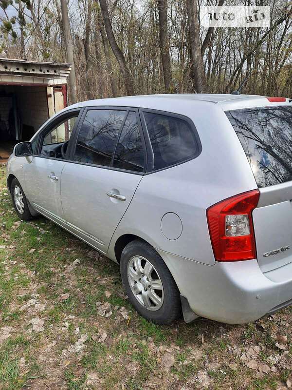 2008 kia carens