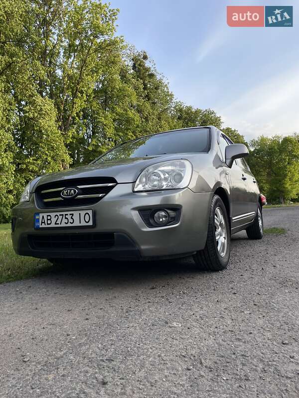 2008 kia carens