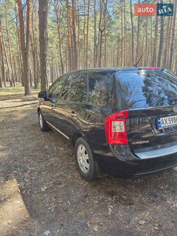 2008 kia carens