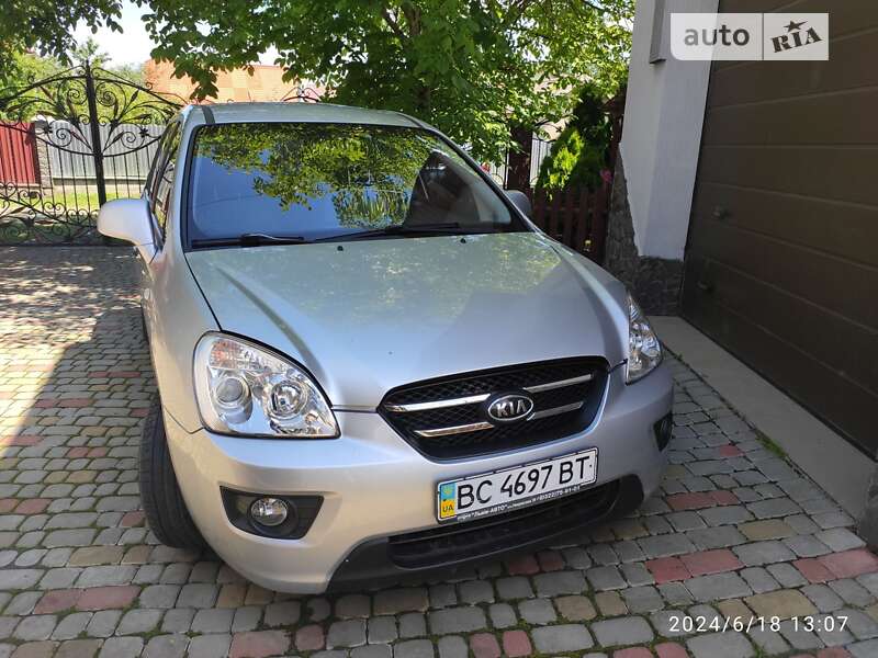 2008 kia carens