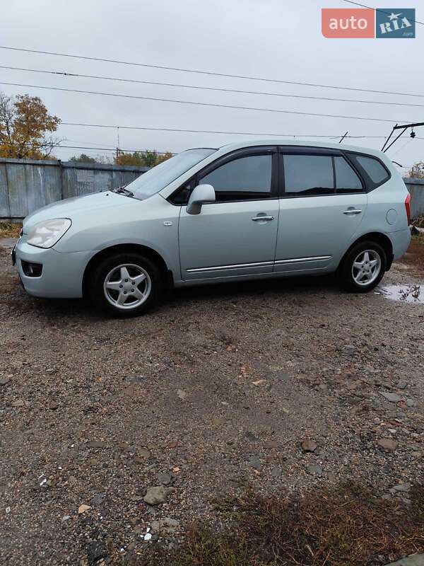 2008 kia carens