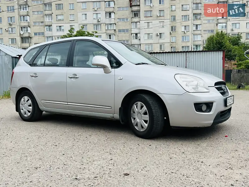 2008 kia carens