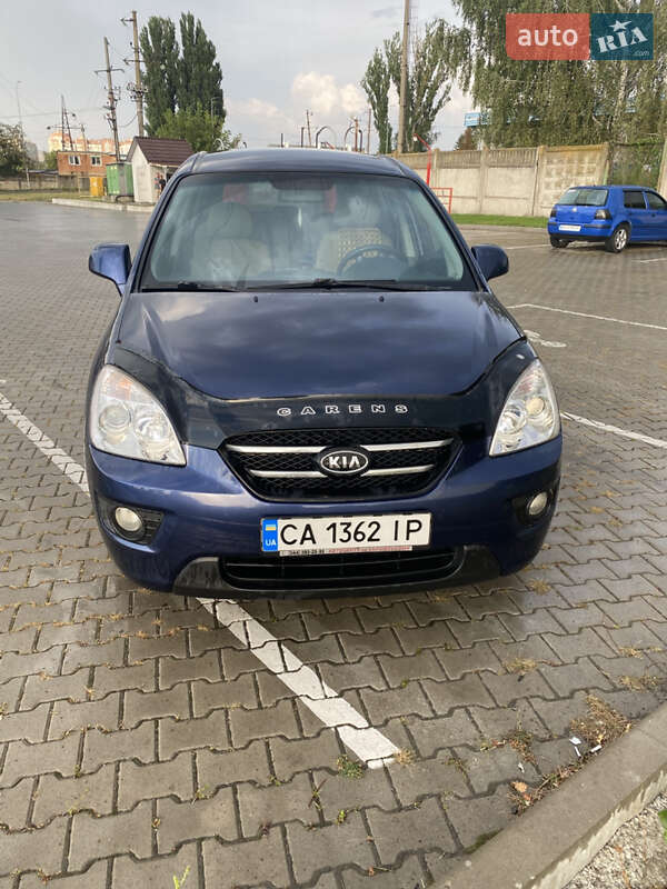 2008 kia carens