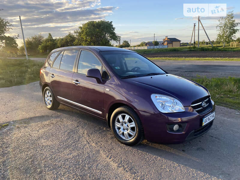2008 kia carens