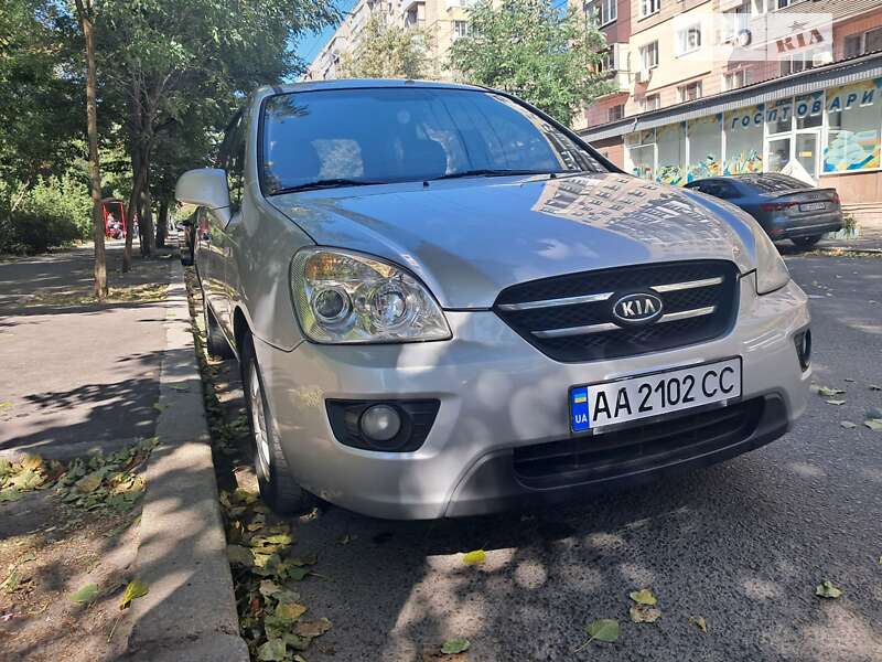 2008 kia carens