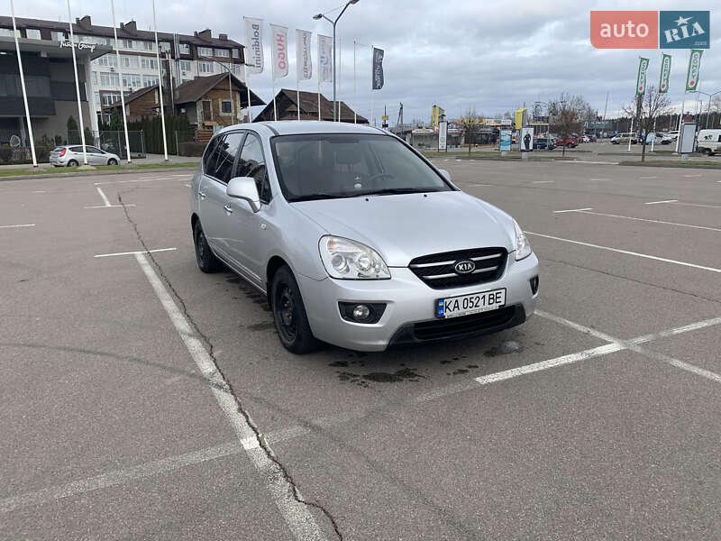 2008 kia carens