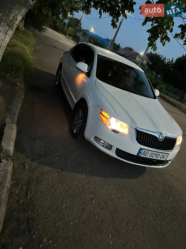 2011 skoda superb