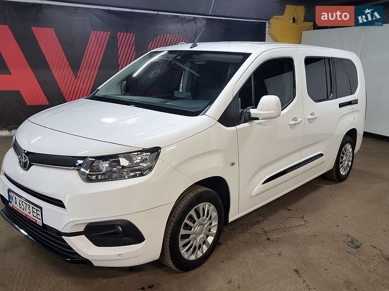 2021 toyota proace city