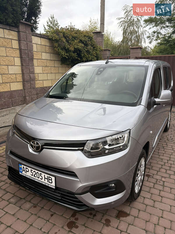 2021 toyota proace