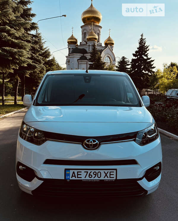 2021 toyota proace city