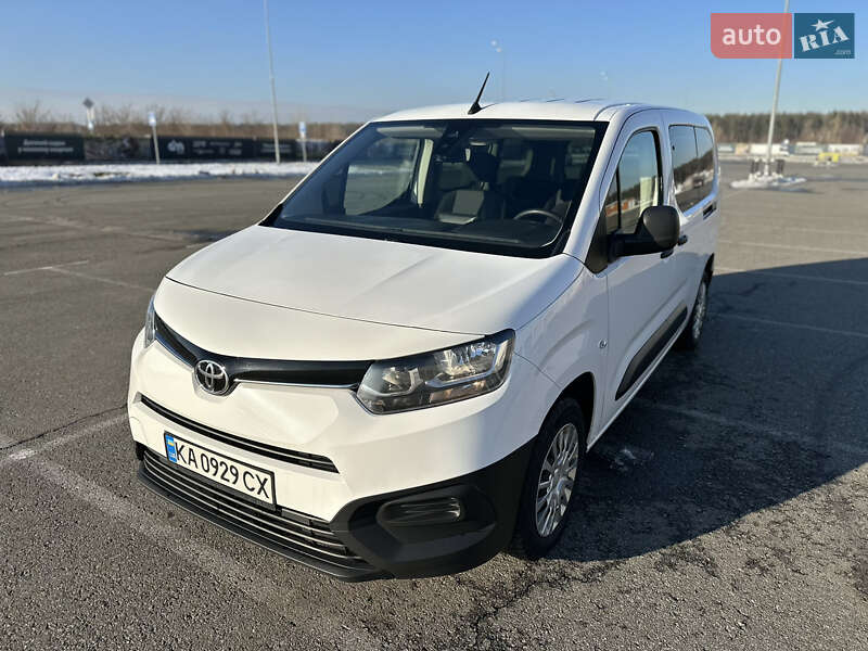 2021 toyota proace