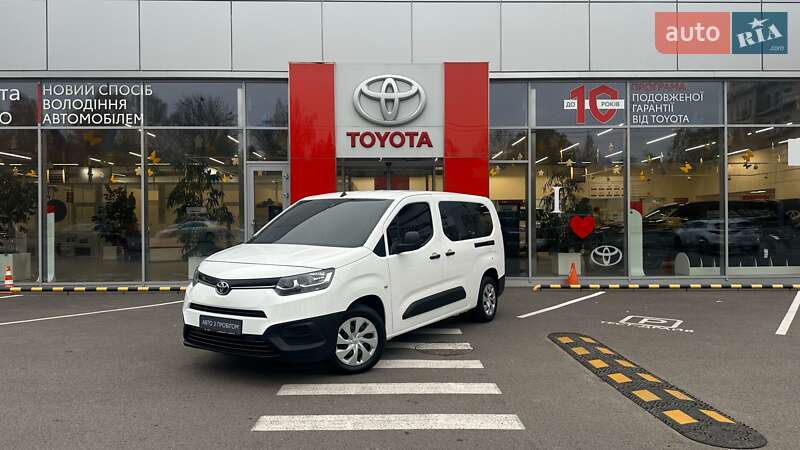 2021 toyota proace city