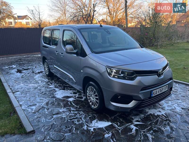 2021 toyota proace city