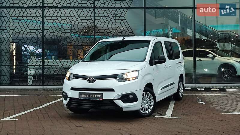 2023 toyota proace verso